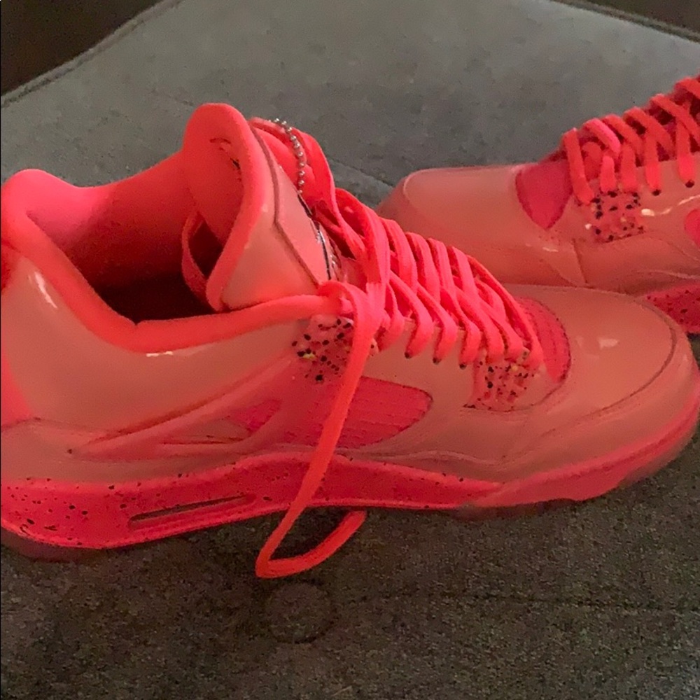 Jordan Retro 4 hot punch